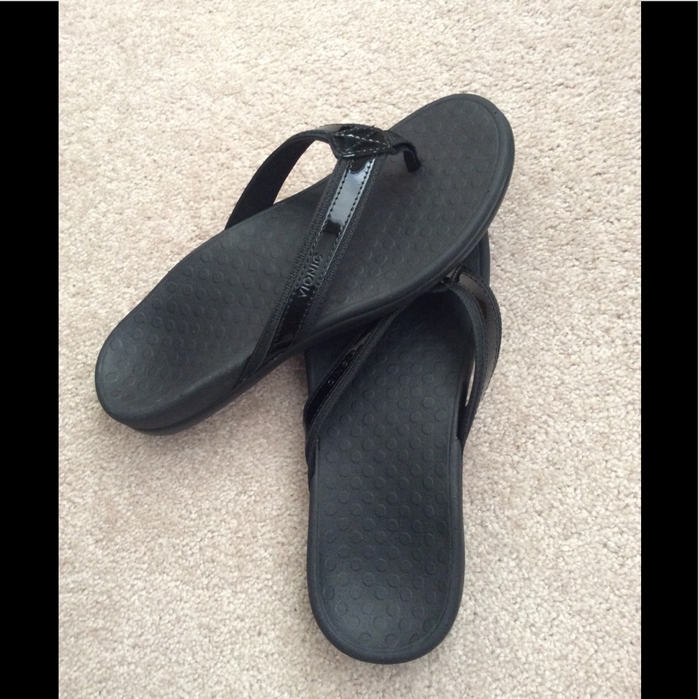 Black Vionic flipflop shoes